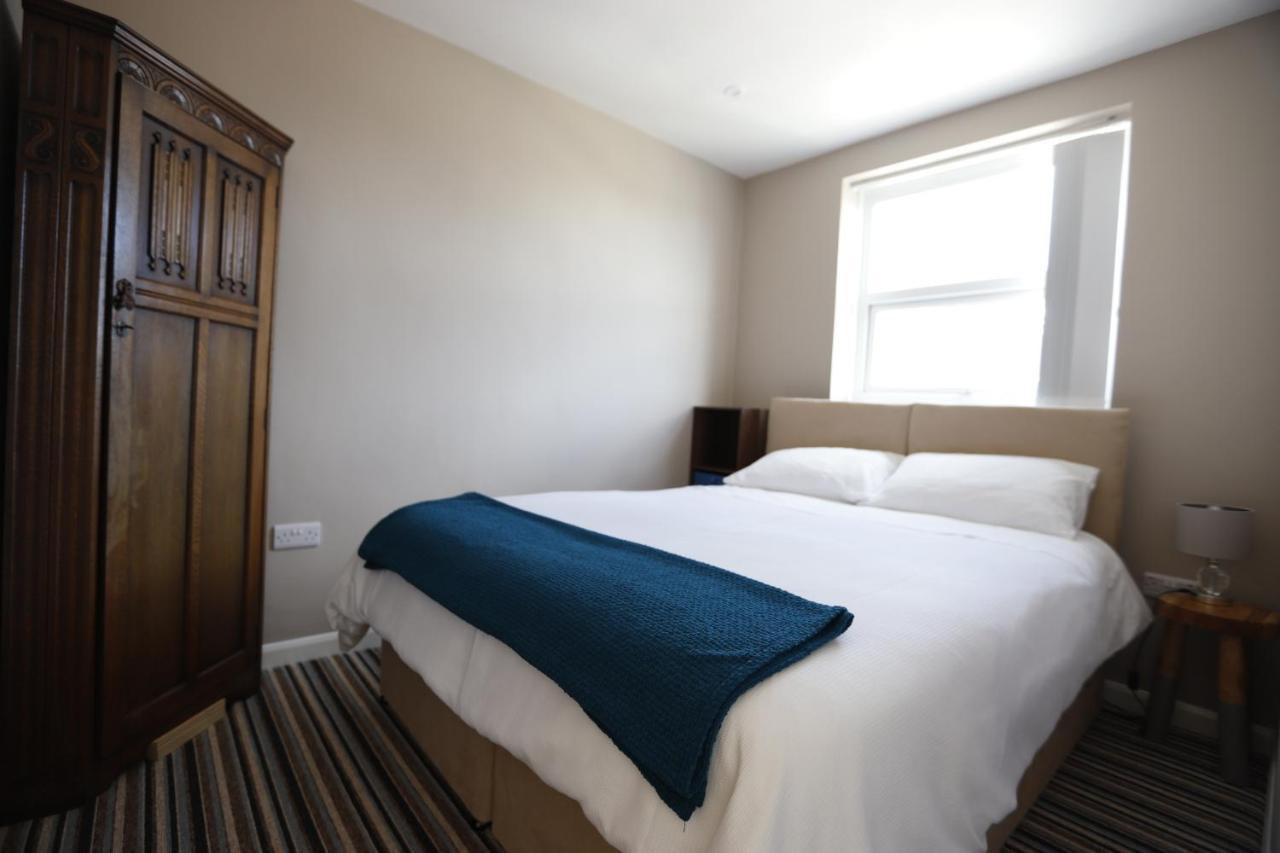 Seafarer'S View - 6 Bedroom Townhouse In Cowes, Parking & Seaviews. Cowes  Exterior photo