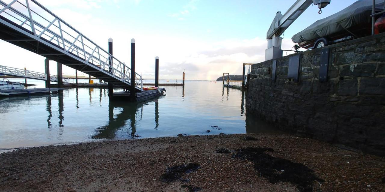 Seafarer'S View - 6 Bedroom Townhouse In Cowes, Parking & Seaviews. Cowes  Exterior photo